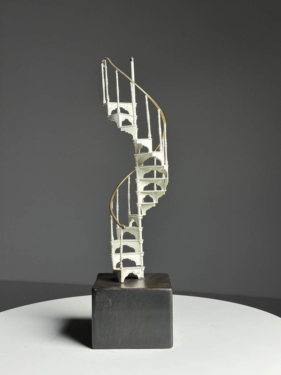 Model Of A Metal Spiral Staircase-photo-2
