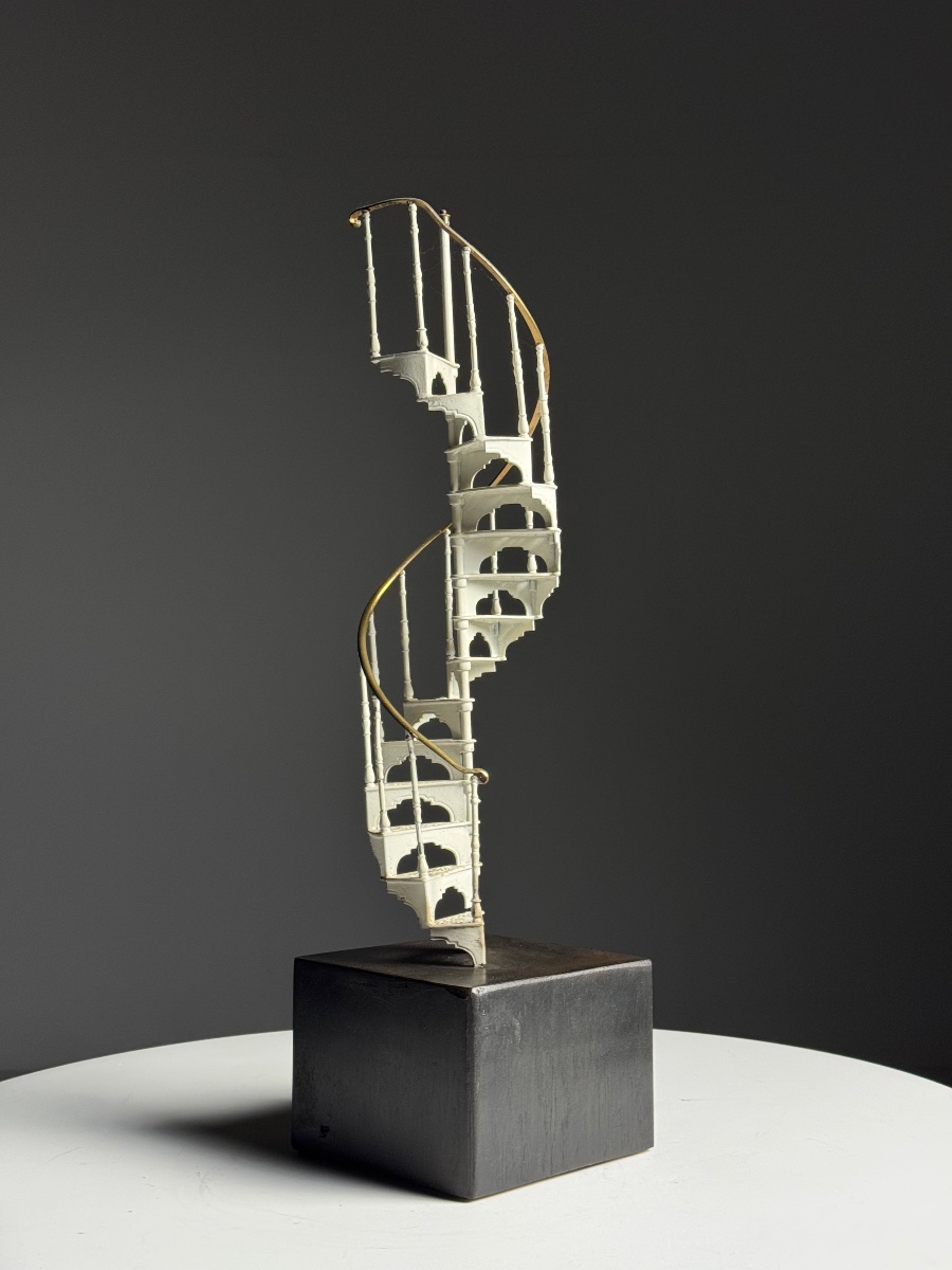 Model Of A Metal Spiral Staircase-photo-3