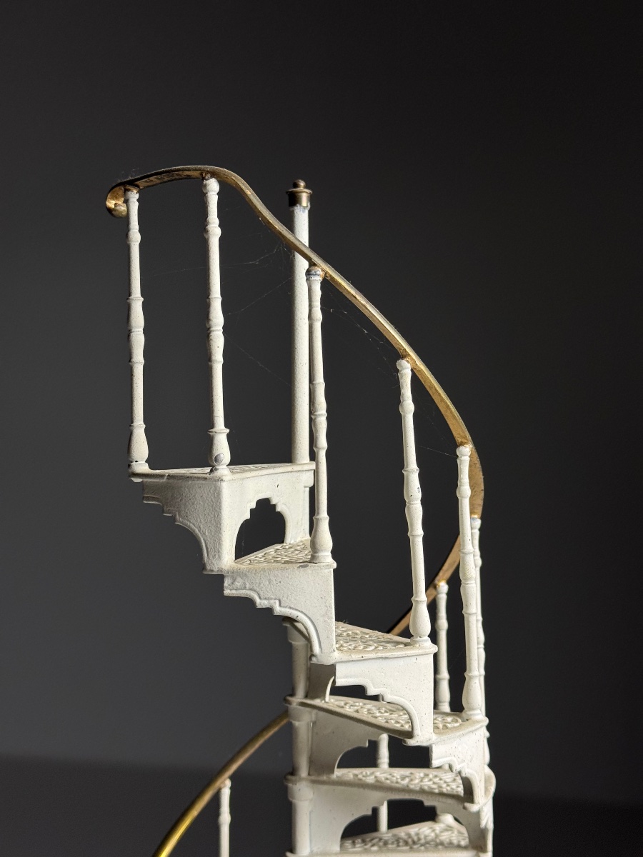Model Of A Metal Spiral Staircase-photo-4