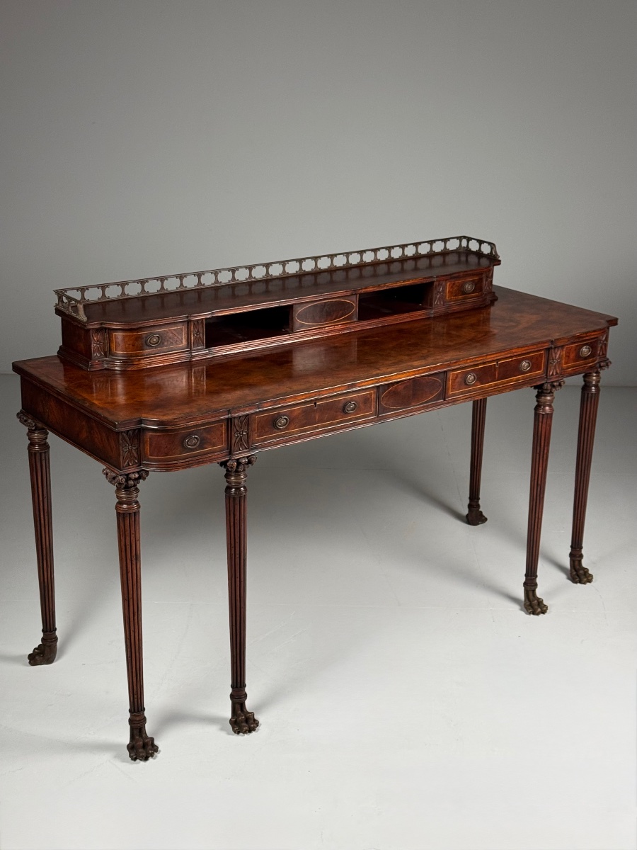 Table de buffet de style Régence anglaise, XXe siècle