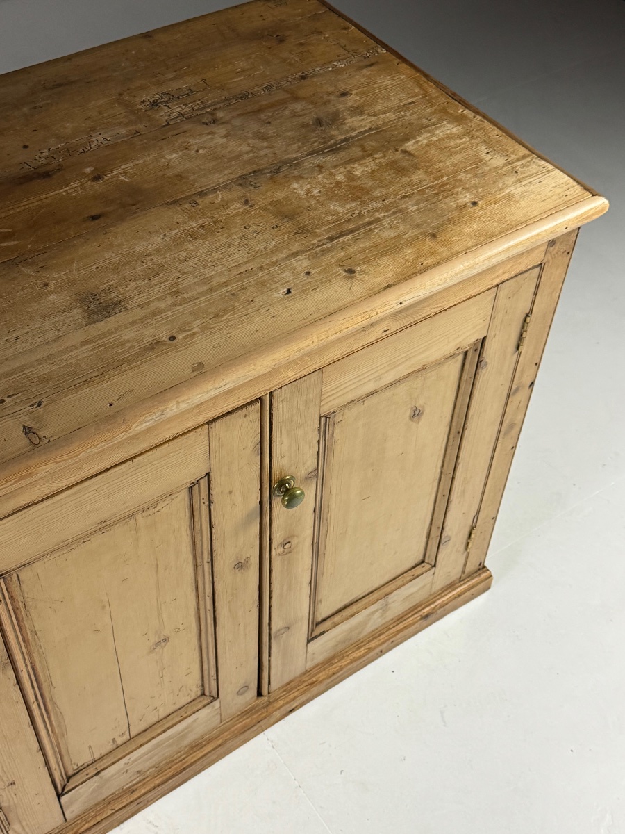 19th-century English Pine Sideboard-photo-1
