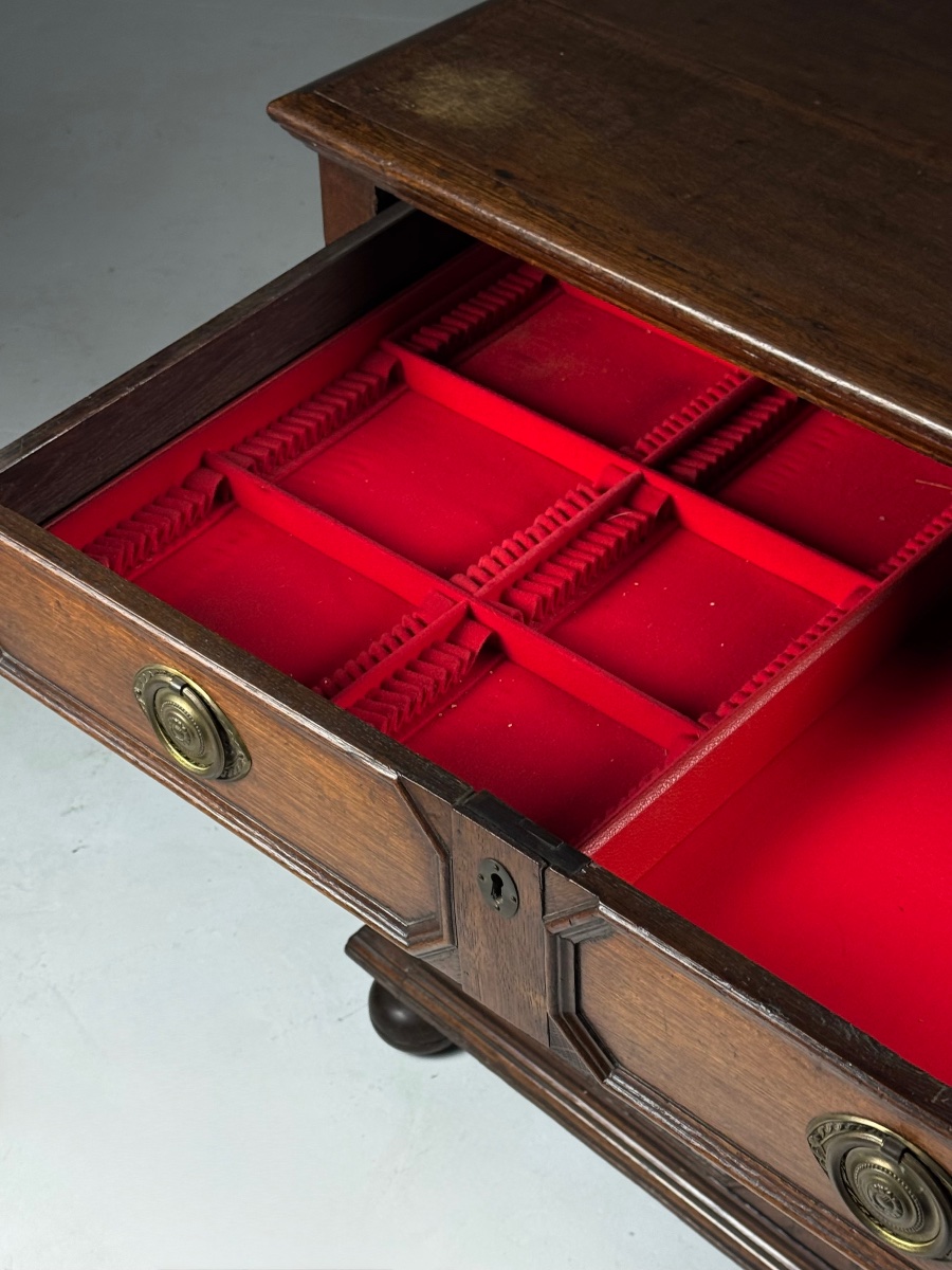 Commode anglaise du XVIIe siècle en chêne-photo-7