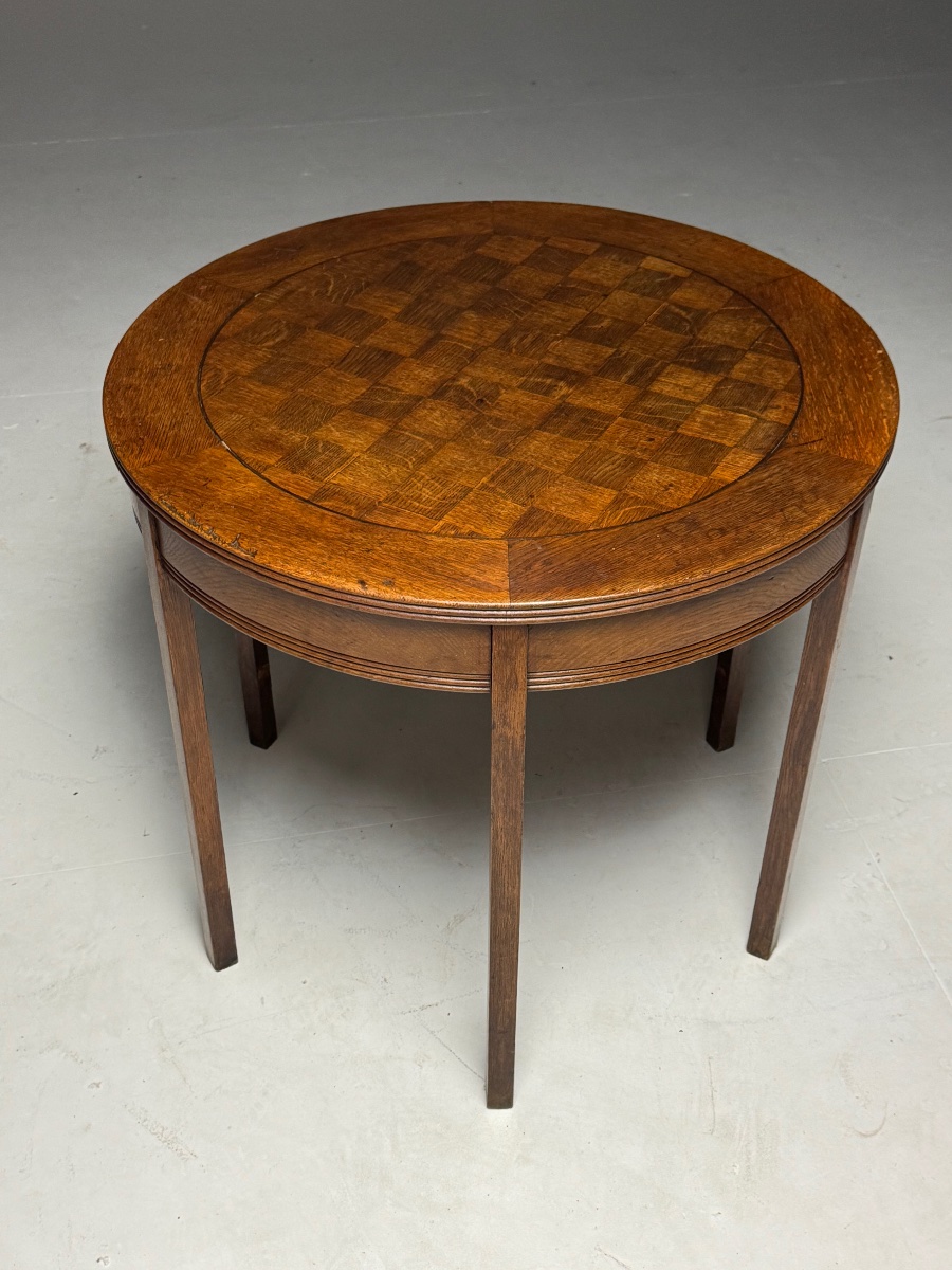 Table basse en chêne, début du XXe siècle