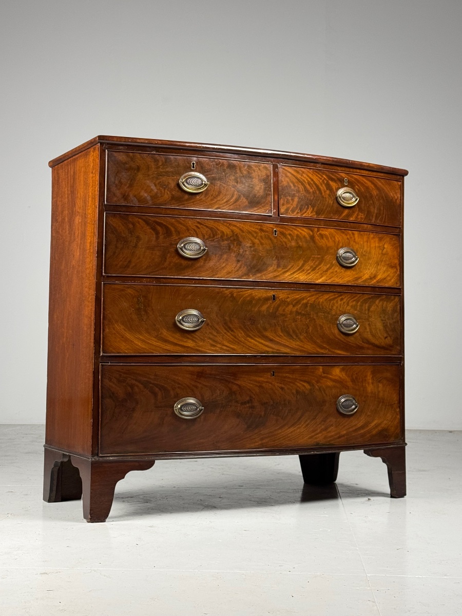 Mahogany Chest Of Drawers With A Curved Front -photo-4