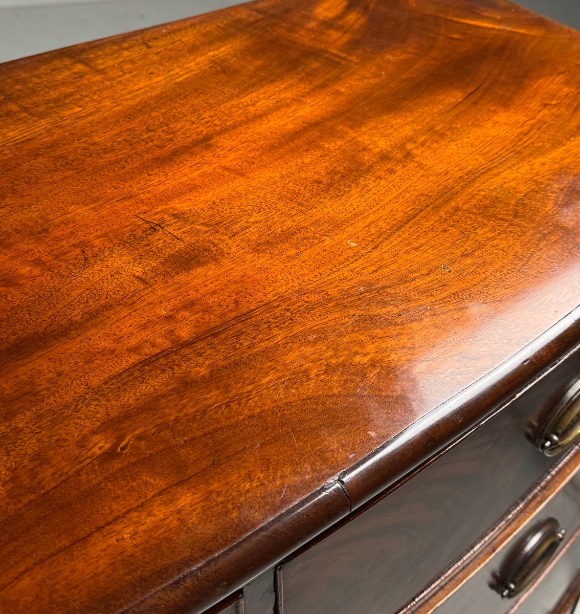 Mahogany Chest Of Drawers With A Curved Front -photo-1