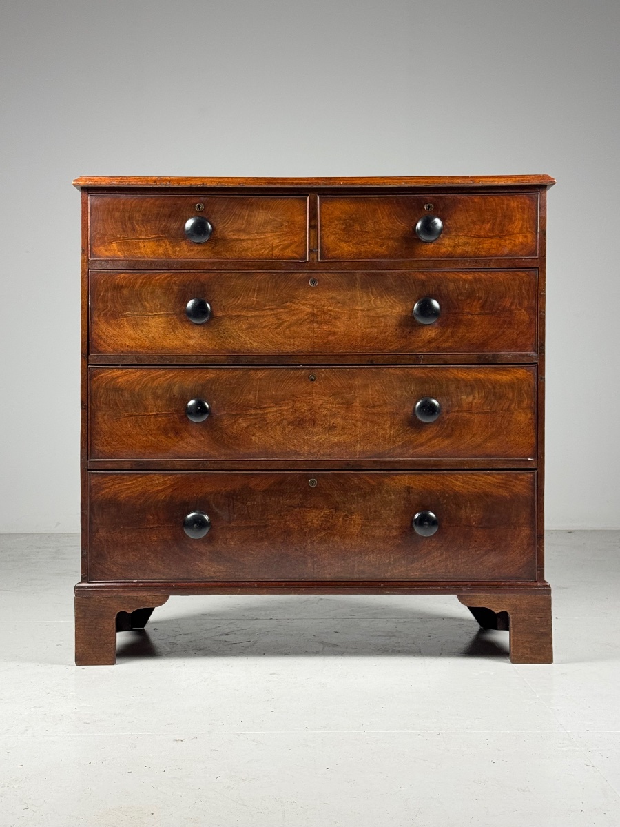 Commode en acajou du XIXe siècle