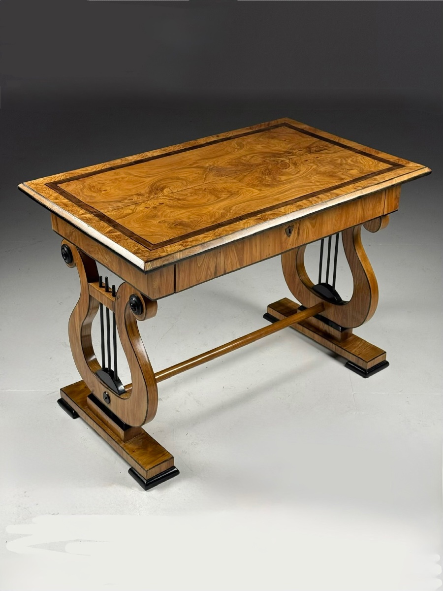 Bureau de style Biedermeier, XIXe siècle