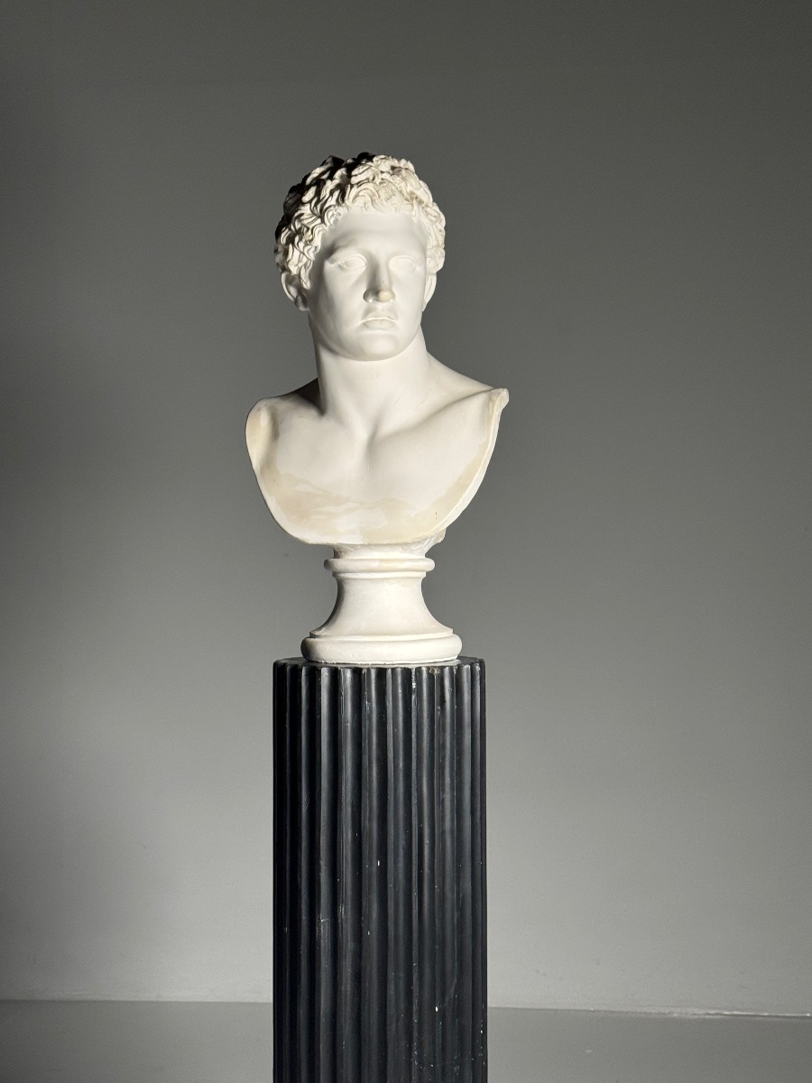 Colonne néoclassique en plâtre noir-photo-1