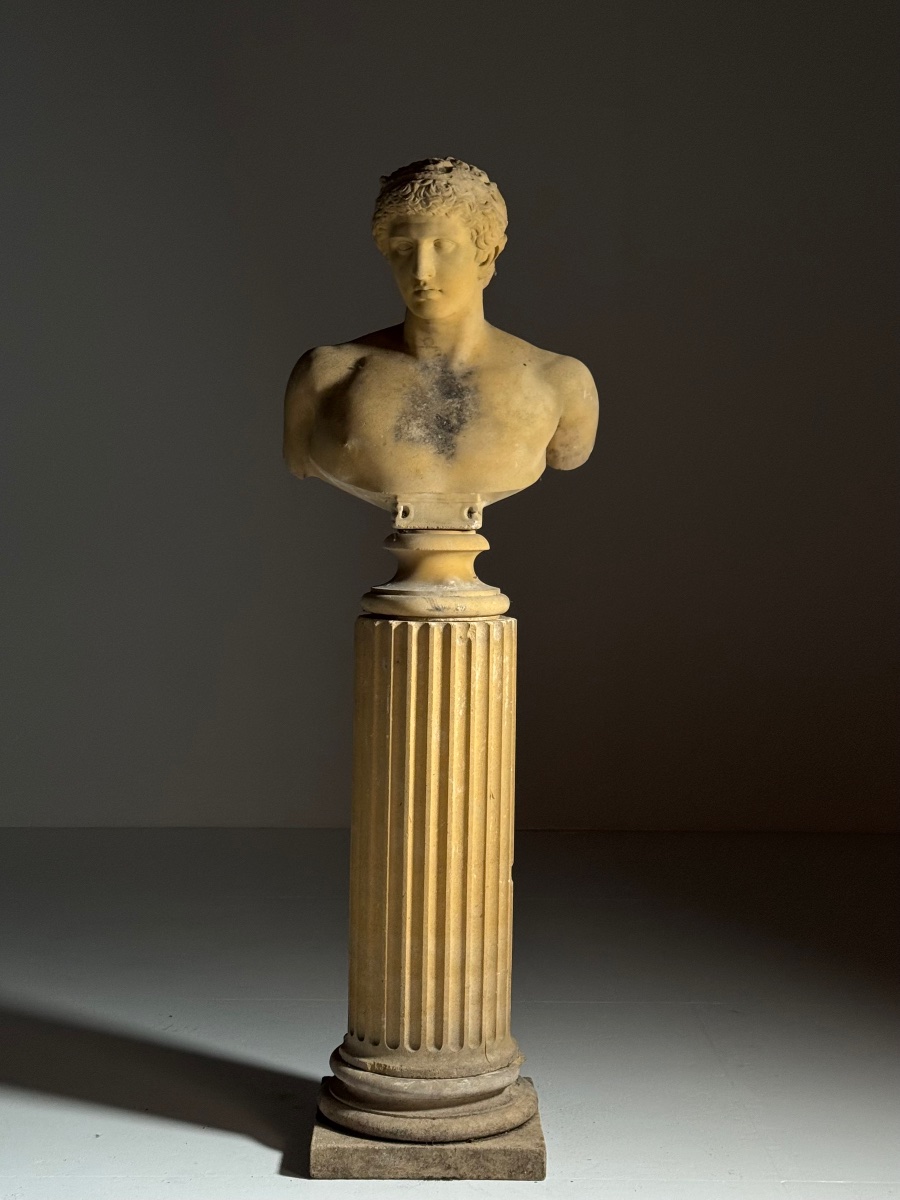 Socle de buste, XXe siècle béton, Antinoüs