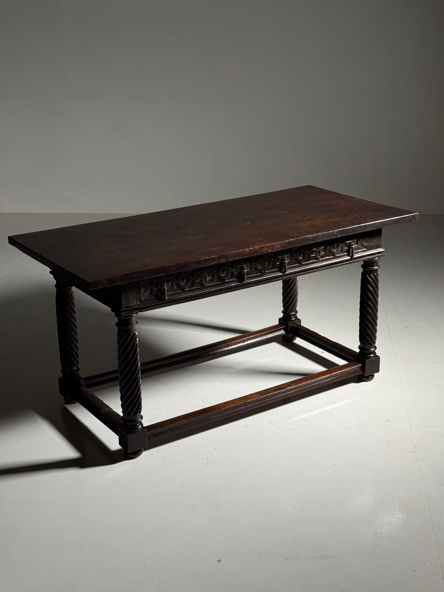 Table espagnole du XIXe siècle 