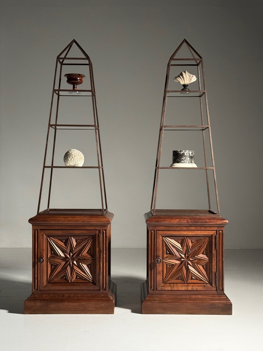 Set Of 2 Obelisk-shaped Shelves-photo-1