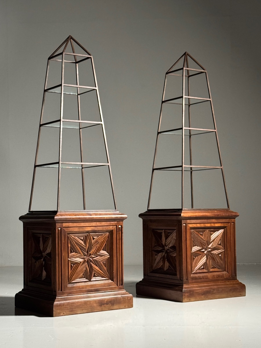 Set Of 2 Obelisk-shaped Shelves