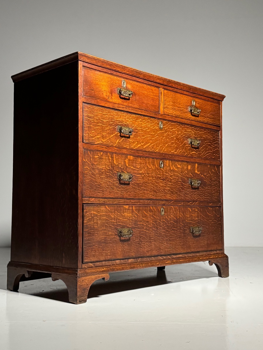 Commode en chêne du XIXe siècle-photo-2