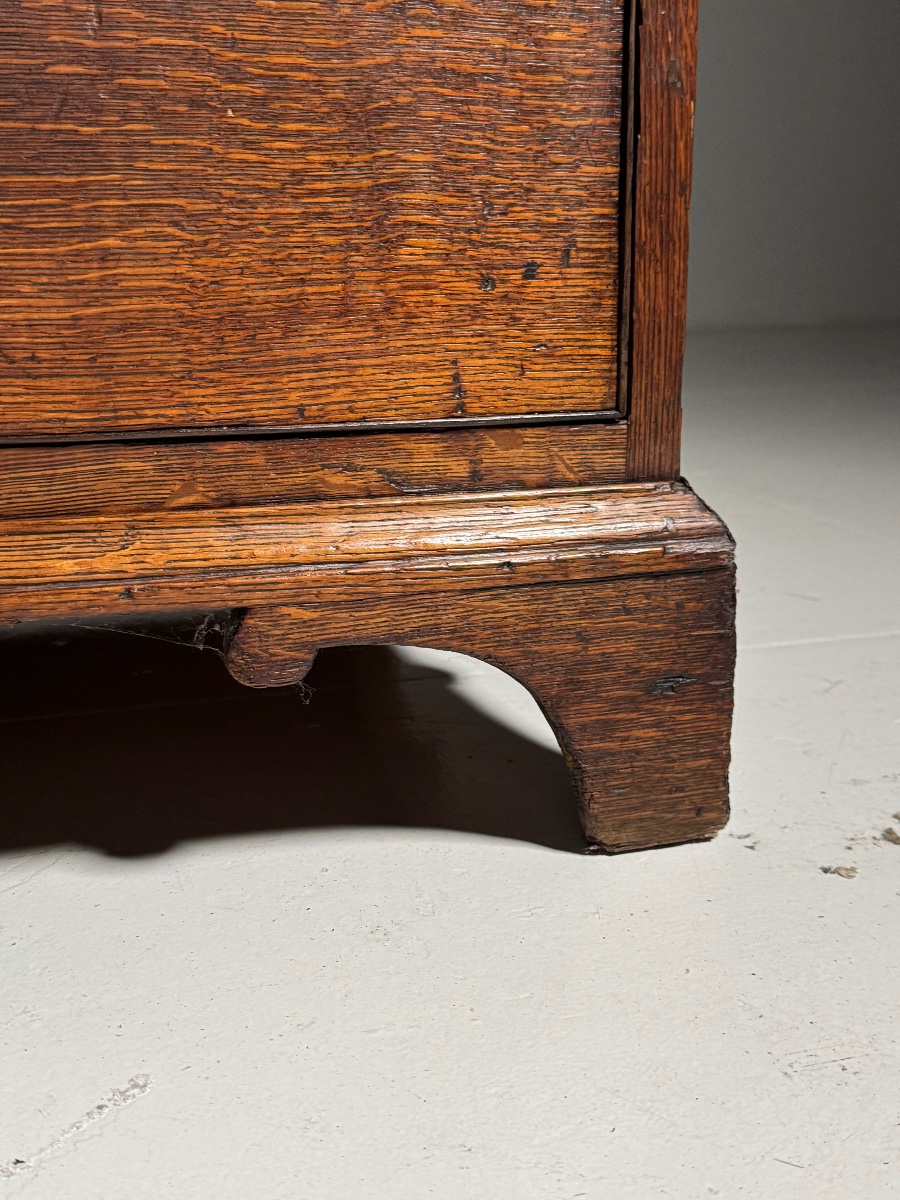 Commode en chêne du XIXe siècle-photo-1