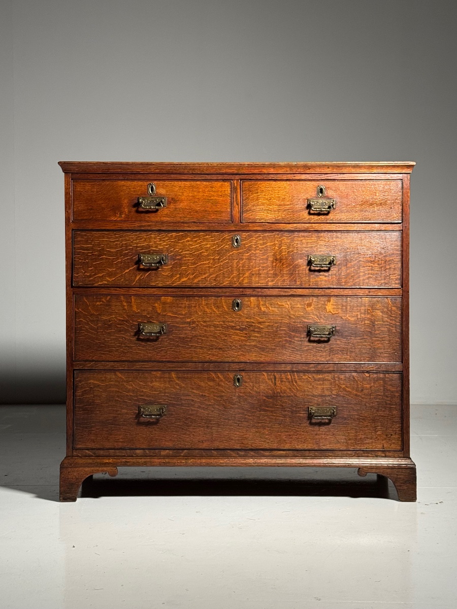 Commode en chêne du XIXe siècle