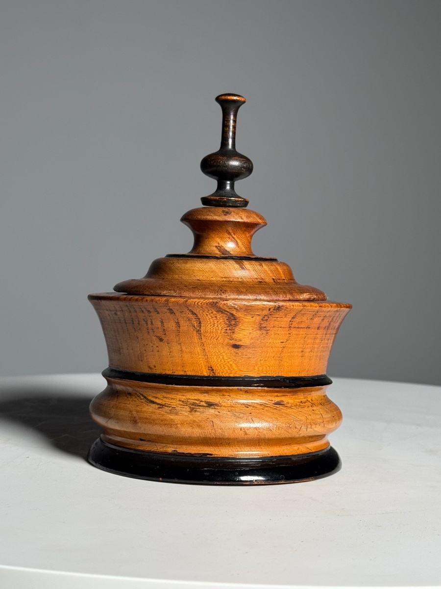 Pot à tabac du XIXe siècle