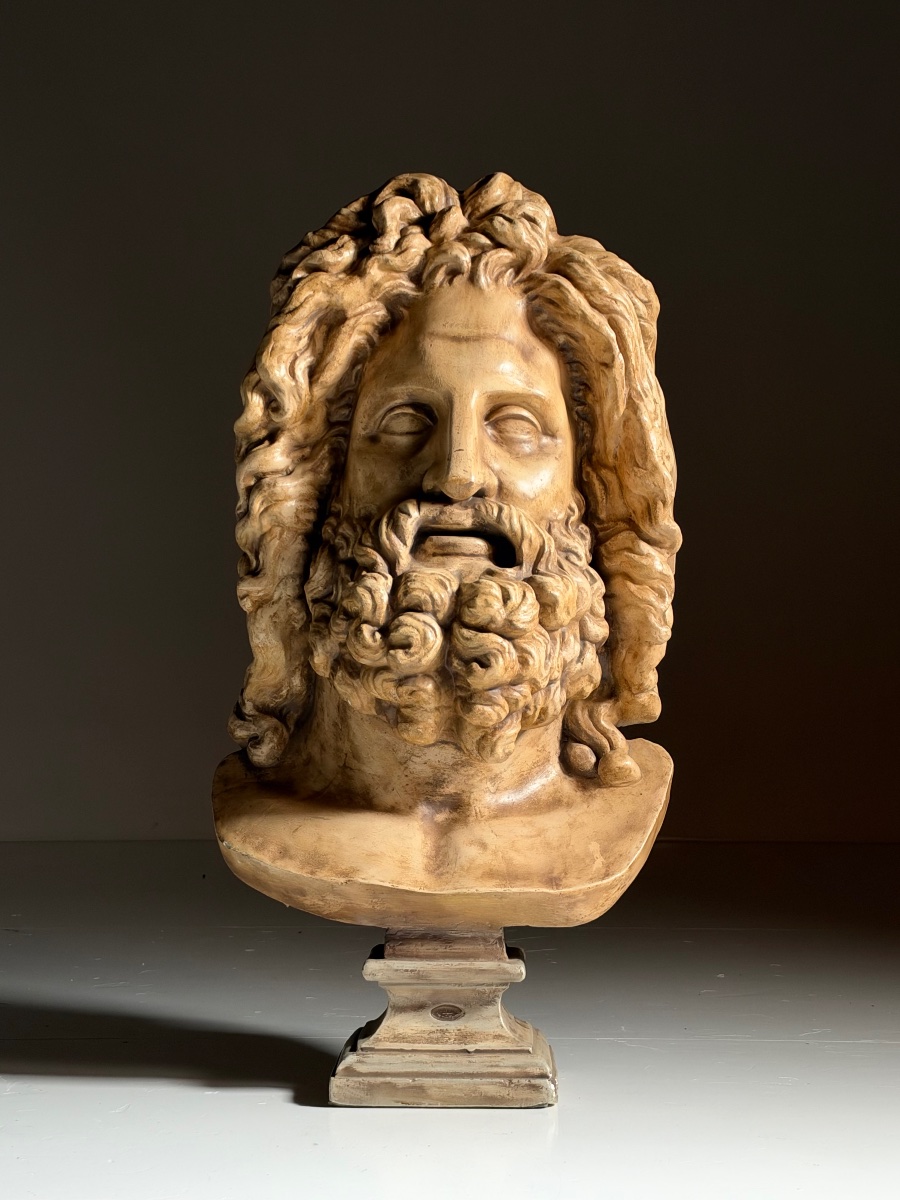 Grand buste en plâtre de Zeus