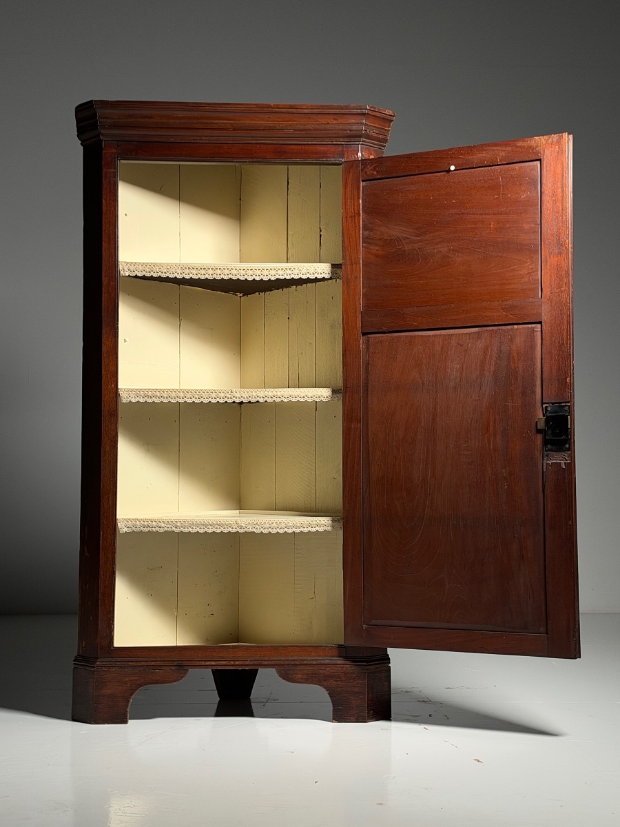 Small 19th-century English Corner Cabinet Made Of Mahogany-photo-3