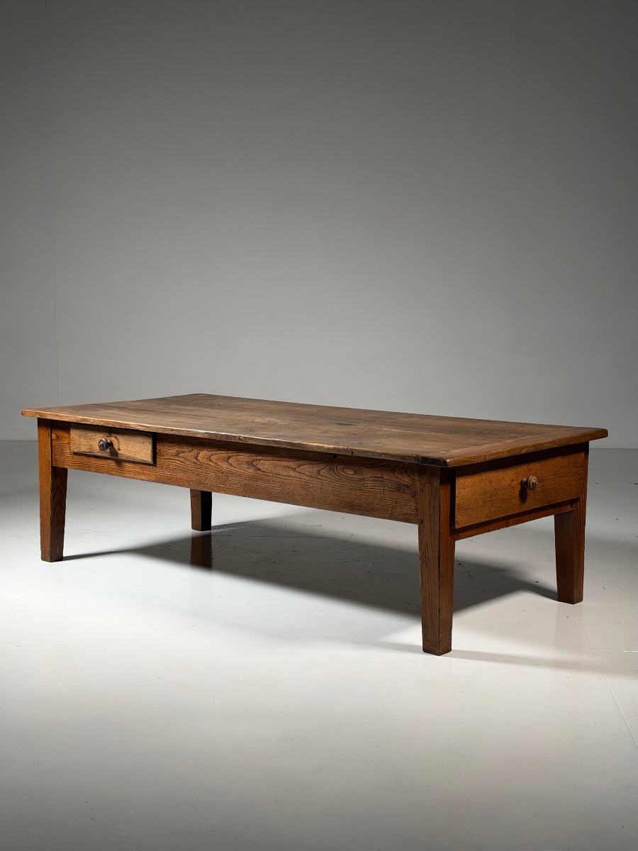 Table basse française du XIXe siècle en chêne