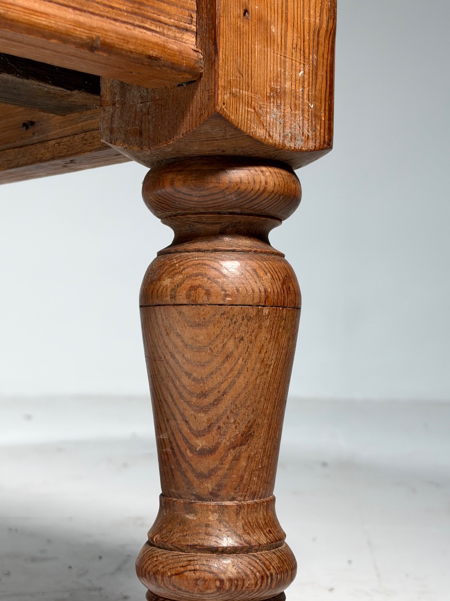 Rustic-style Pine Coffee Table-photo-3
