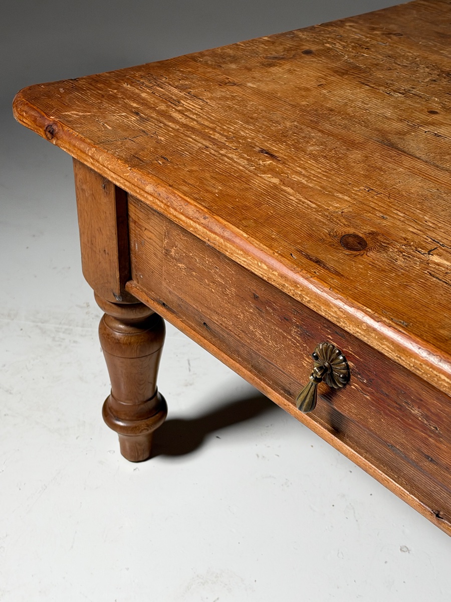 Rustic-style Pine Coffee Table-photo-1
