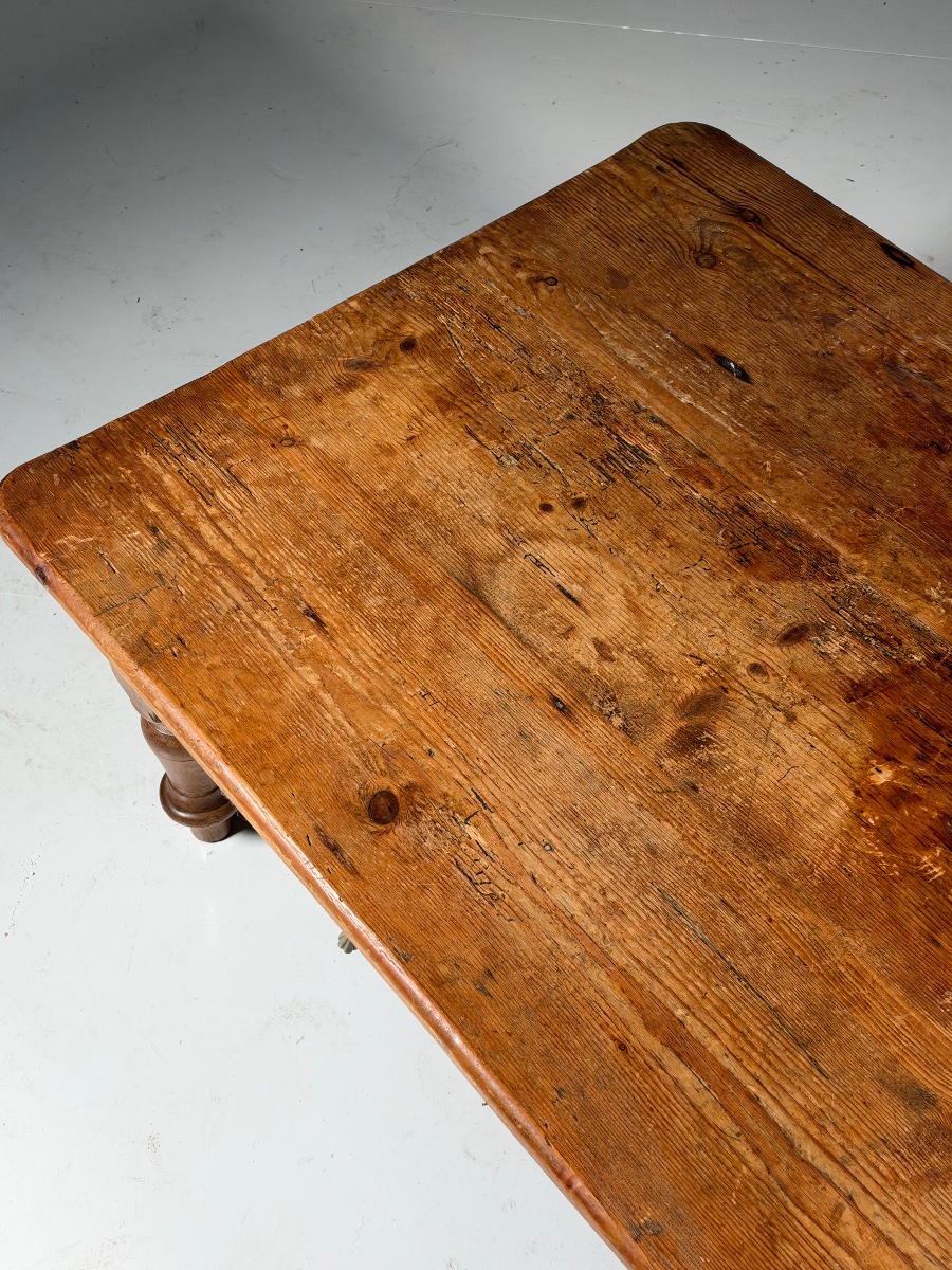 Rustic-style Pine Coffee Table-photo-3