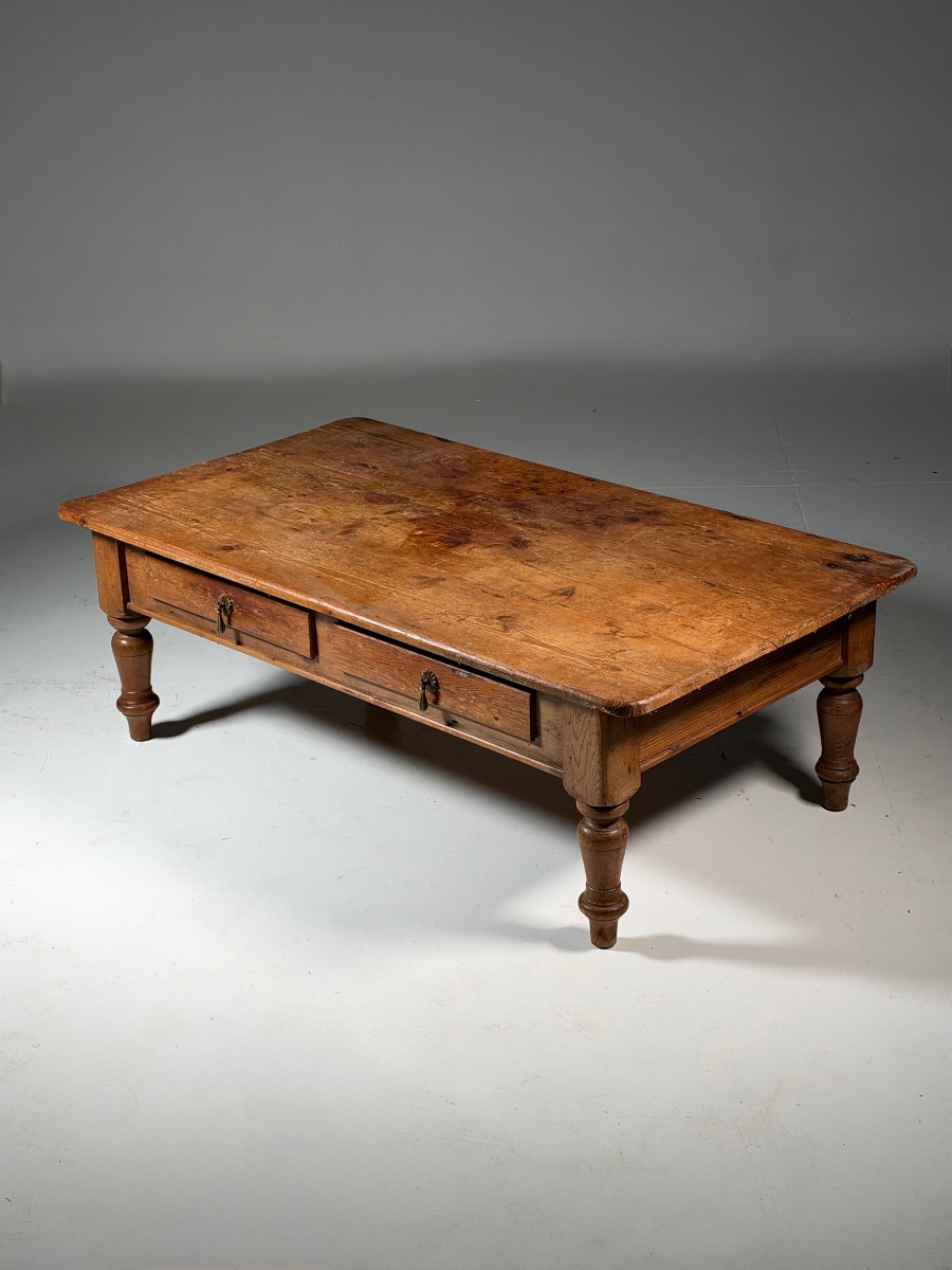 Rustic-style Pine Coffee Table