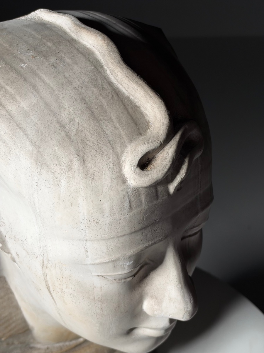 Buste en plâtre d'un pharaon égyptien-photo-3