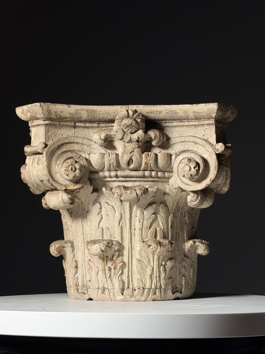 Chapiteau en chêne du XVIIIe siècle (2 pièces)
