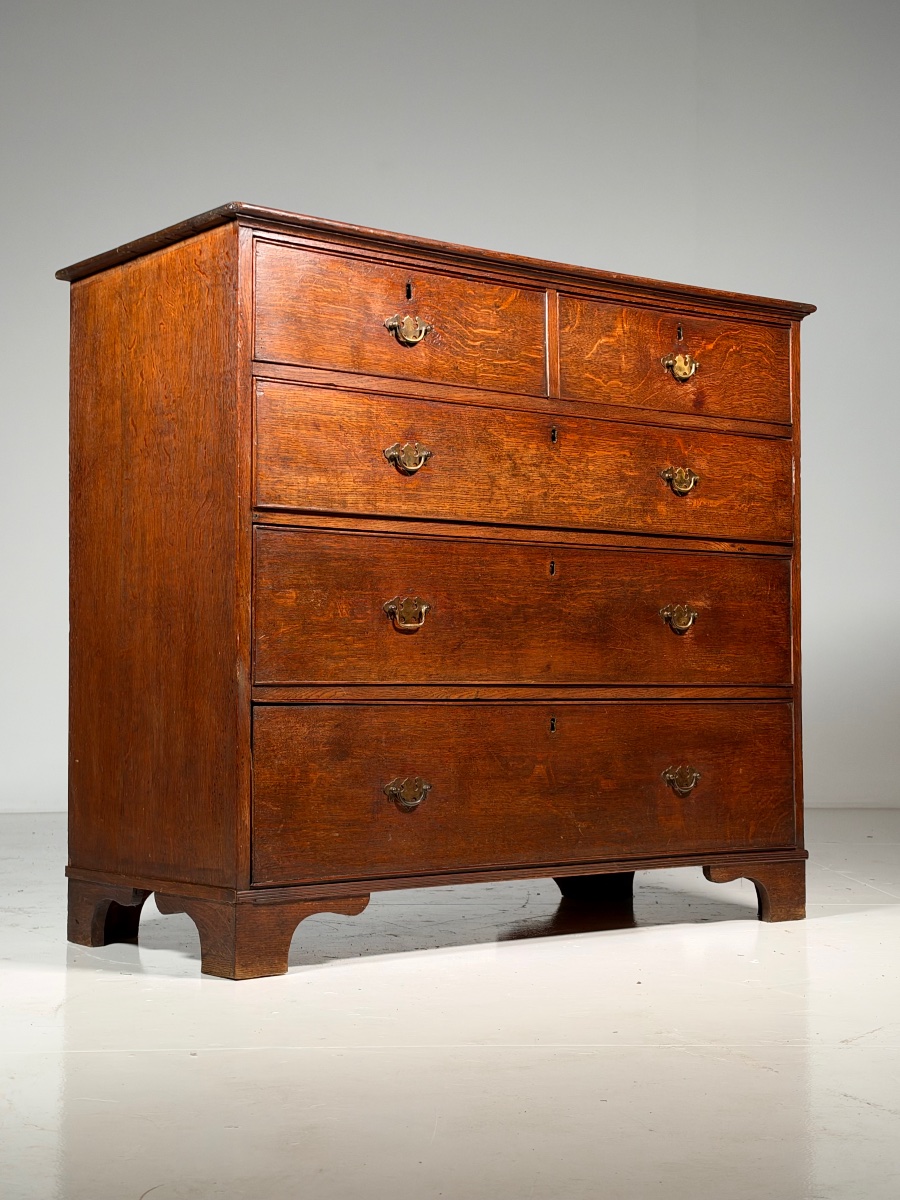 Commode anglaise en chêne, XIXe siècle
