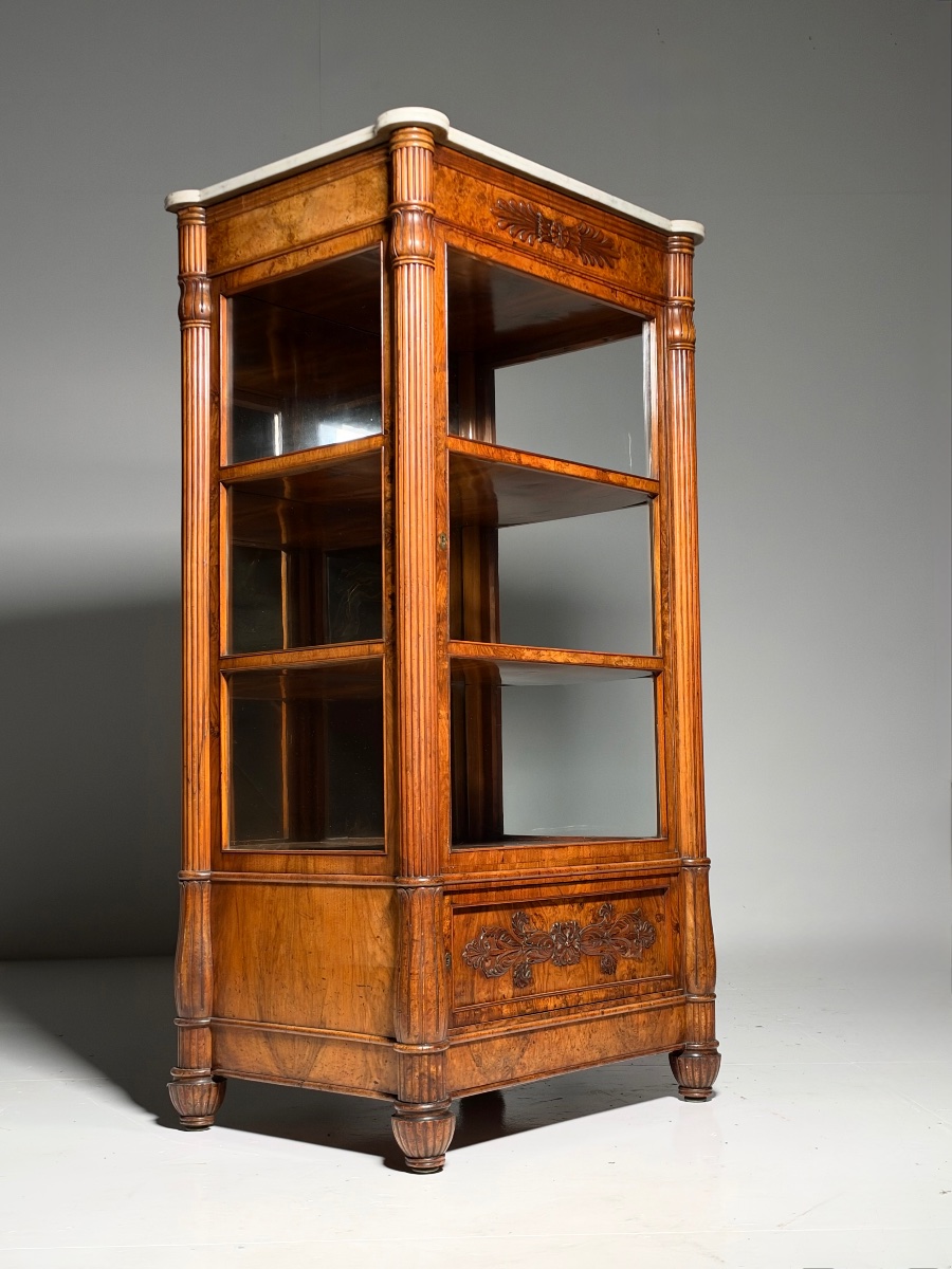 Vitrine française du XIXe siècle