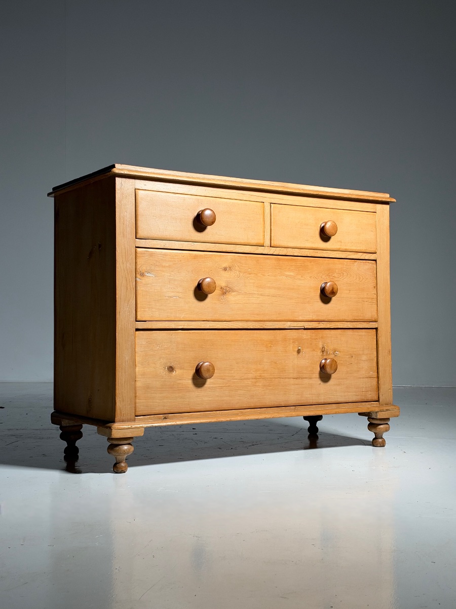 19th-century Pine Chest Of Drawers