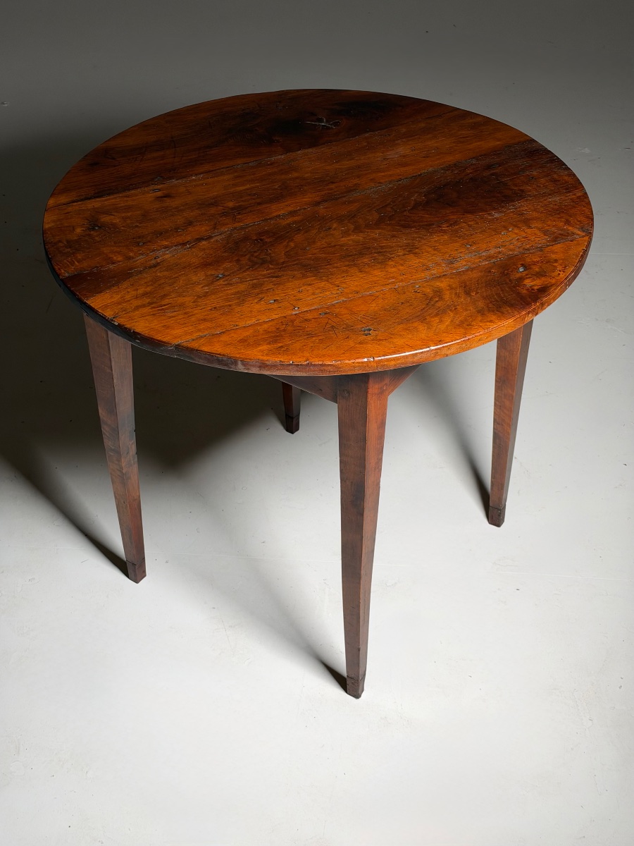 Table française en merisier, XIXe siècle