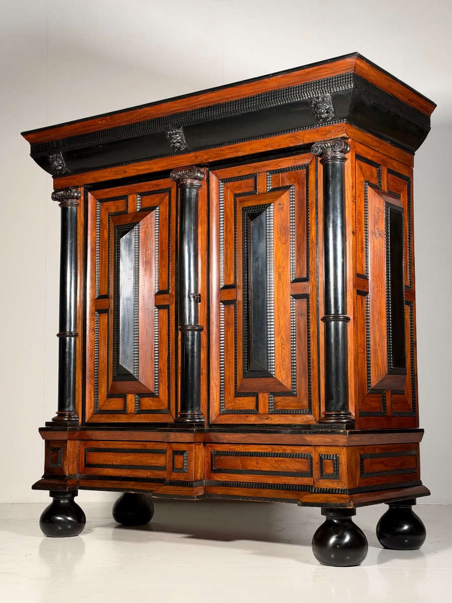 Armoire à colonnes de style baroque hollandais, vers 1710