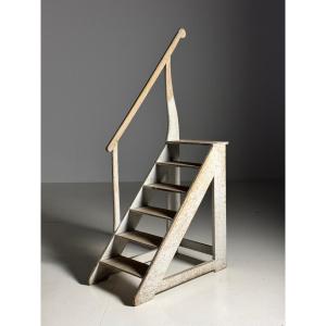 Escalier de bibliothèque gris antique Français