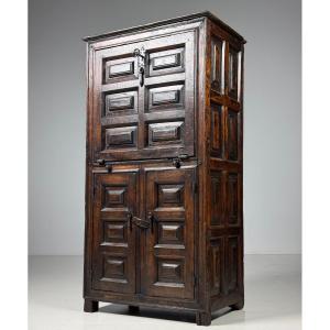 Armoire espagnole, vers 1700, en noyer