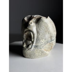 Tête de singe sculptée à la main