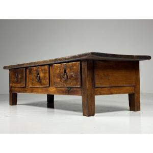 Table basse espagnole du XVIIIe siècle