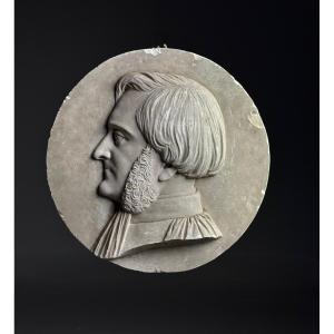 Médaillon en plâtre du XIXe siècle