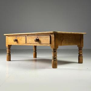 Table basse anglaise en pin, XIXe siècle