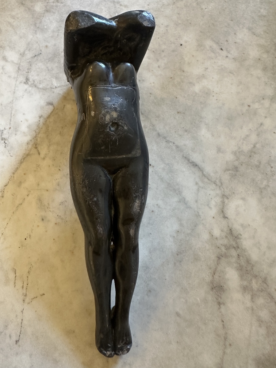Nude Woman Lying On Lead-photo-2