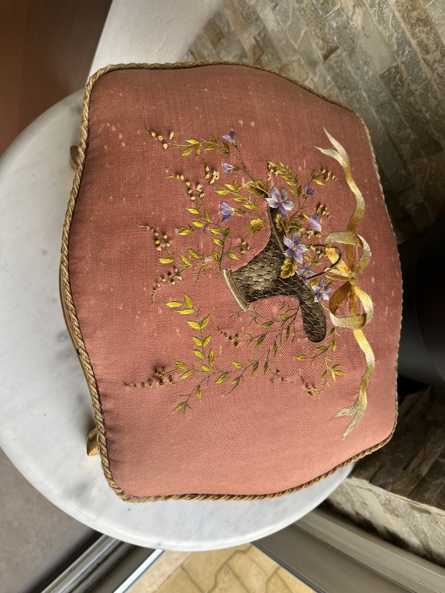 Antique 19th-century Footstool With Gilt Wood And Embroidery -photo-3