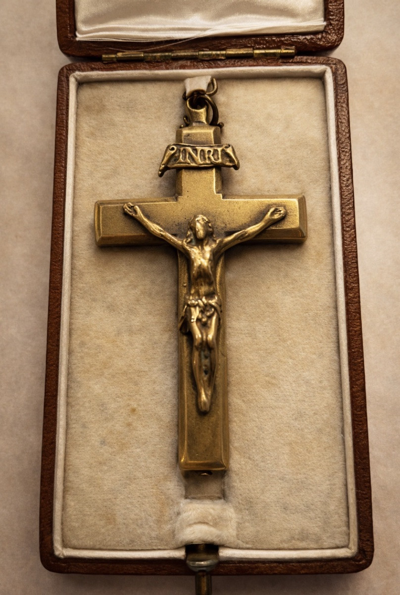 Ancien christ porte reliquaire paperolle St felix St Vincent -photo-2