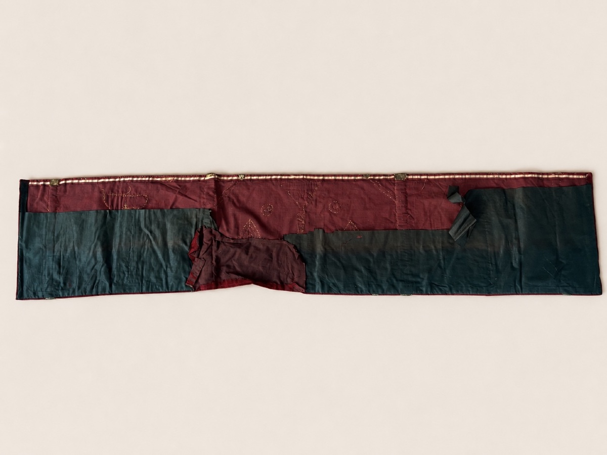 19th-century Religious Altar Front Made Of Velvet And Silk Embroidery -photo-2
