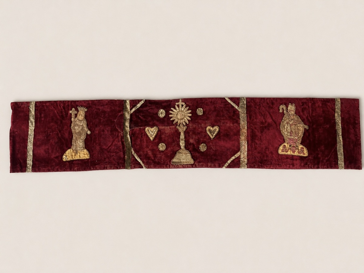 19th-century Religious Altar Front Made Of Velvet And Silk Embroidery 