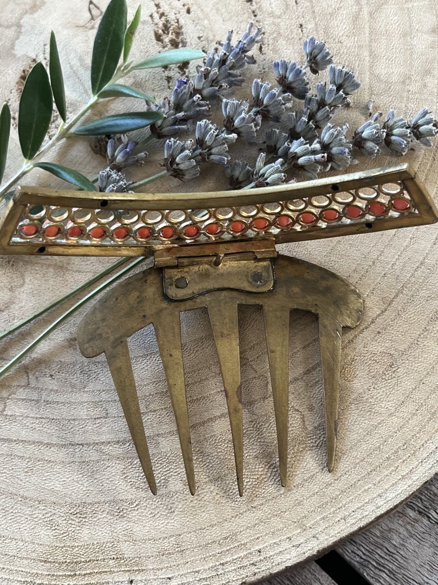 Mid-19th-century Brass And Coral Tiara Comb -photo-2
