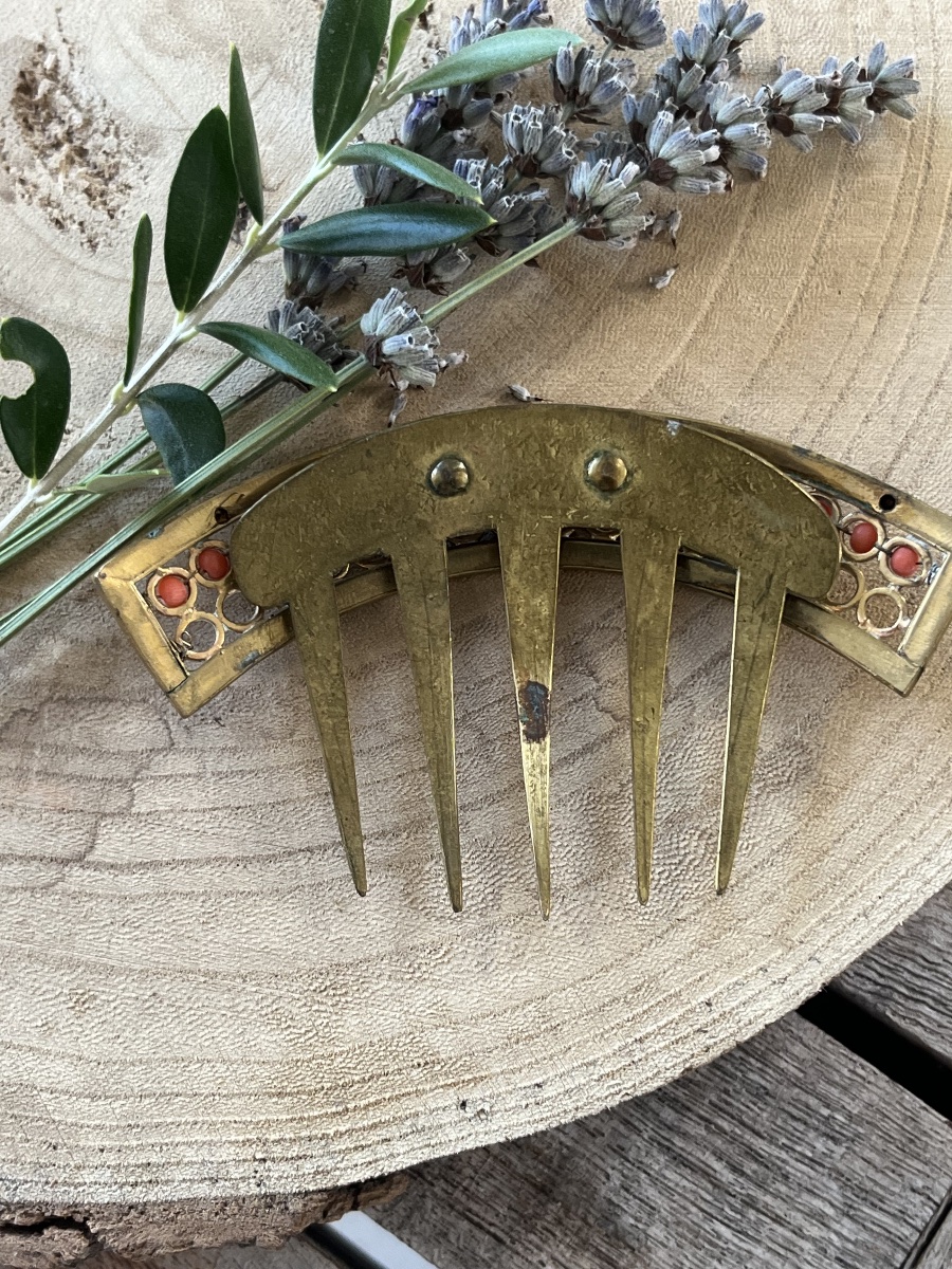 Mid-19th-century Brass And Coral Tiara Comb -photo-3