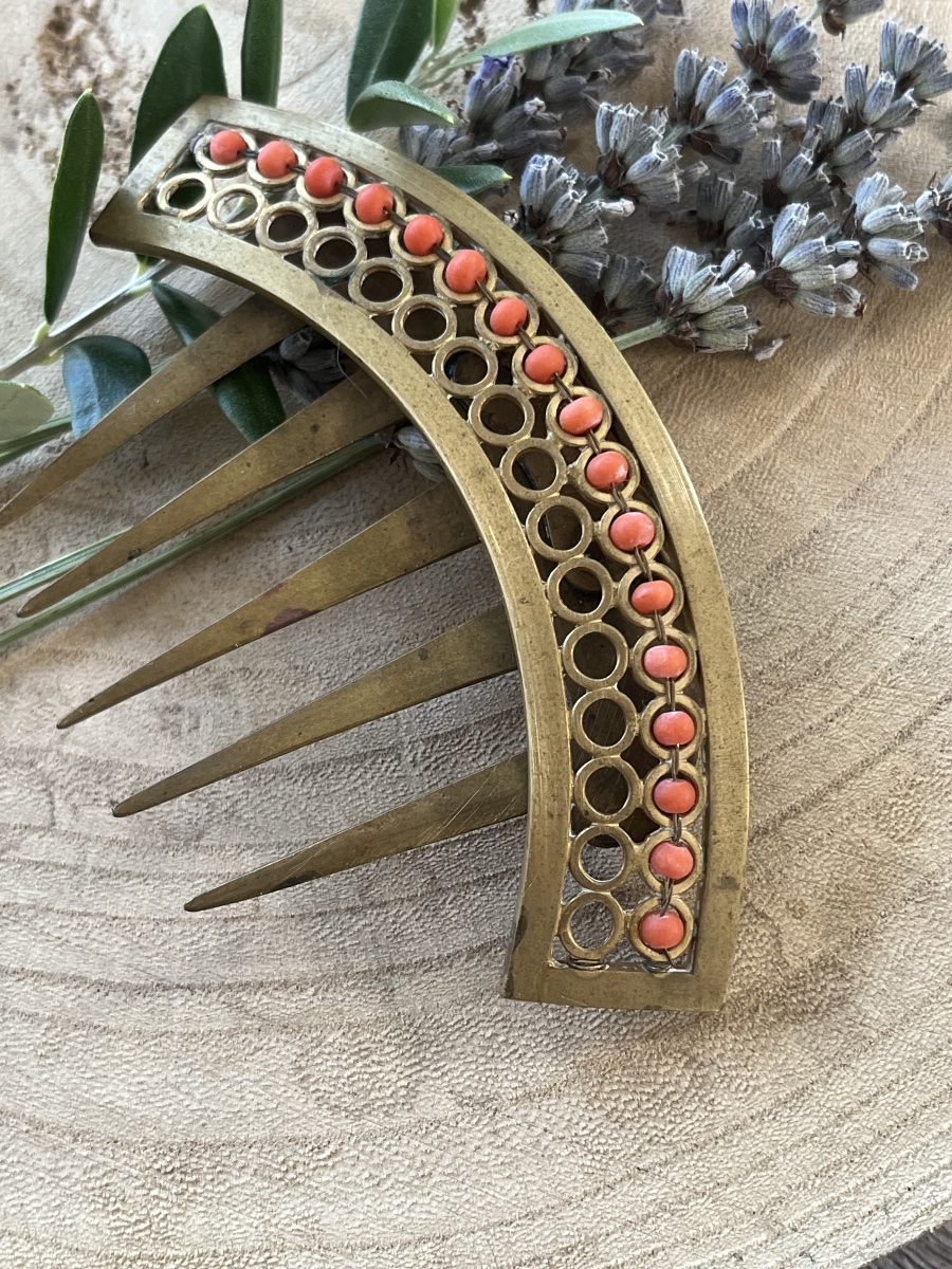 Mid-19th-century Brass And Coral Tiara Comb -photo-4
