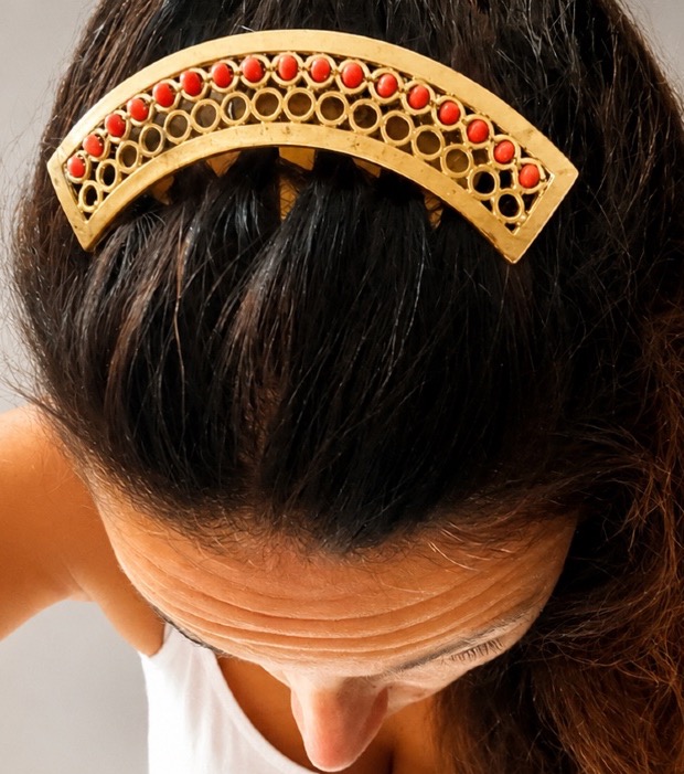 Mid-19th-century Brass And Coral Tiara Comb -photo-1