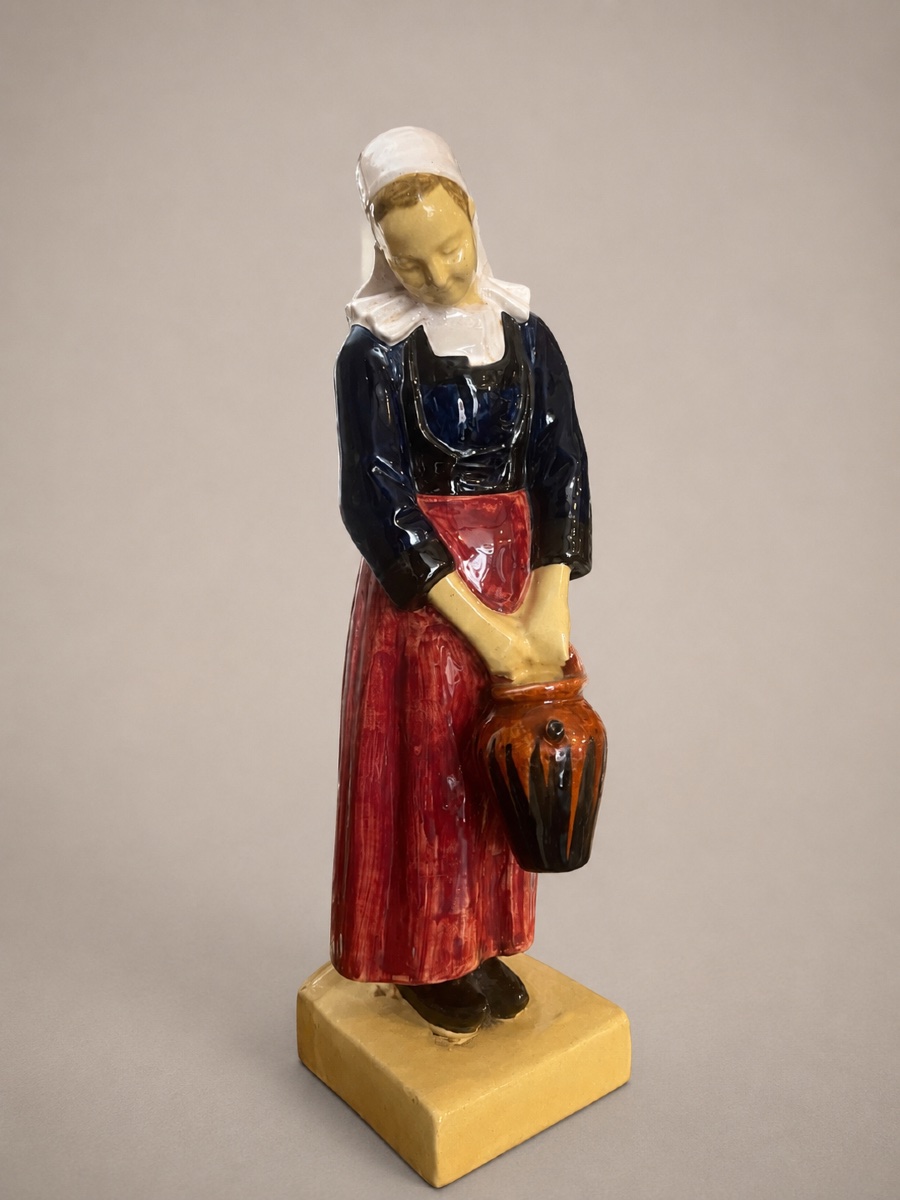 Statue faïence bretonnes henriot lenoir femme à la cruche 